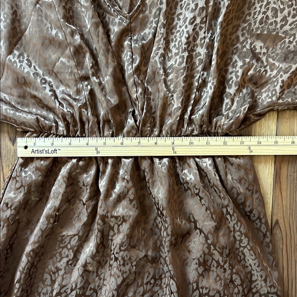 GILLI Leopard Print V. Neck Bronze Metallic Dolman Sleeve Dress Size Small 🐆 - Picture 11 of 11